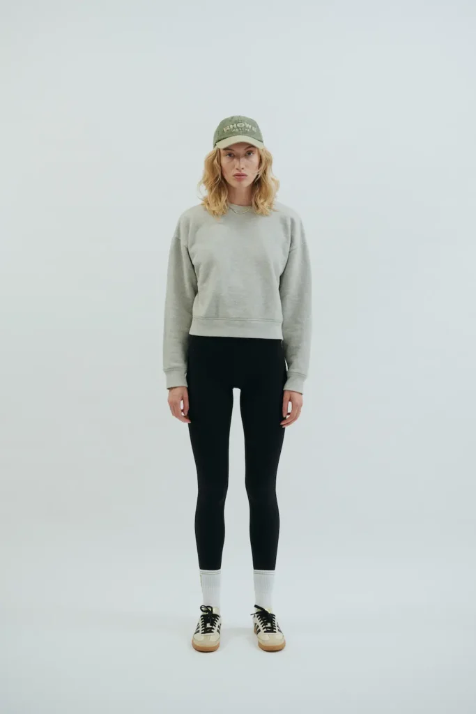 Rhowe Active grey boxy cropped Sweatshirt in a soft fabric with ribbed sleeves and round neck